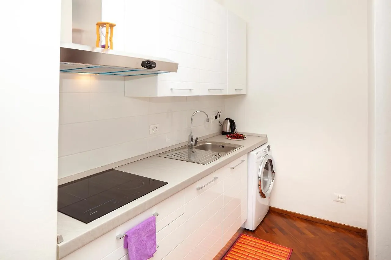 מילאנו Mercadante Guest House 0*,  איטליה